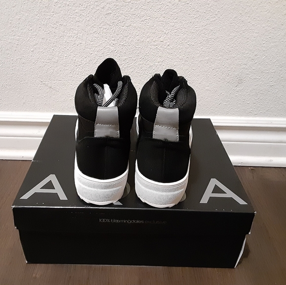 Aqua - Picture 3 of 4